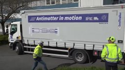 За първи път: Учени от ЦЕРН успешно превозиха антиматерия с камион (видео)
