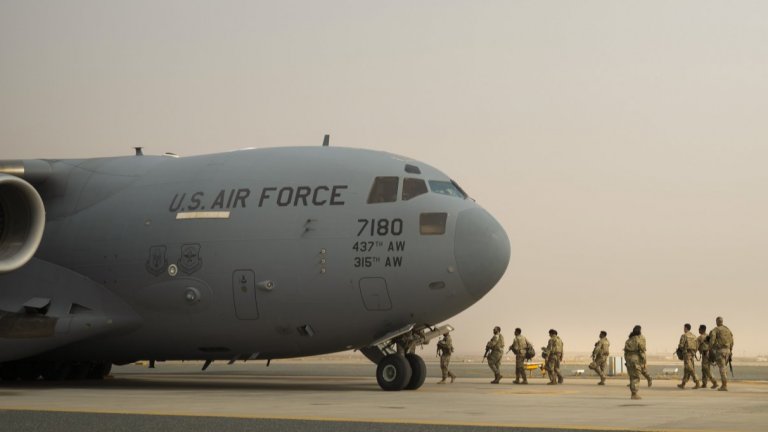 Дронове поразиха летището в Кувейт, Израел и Иран си разменят ракети (видео)