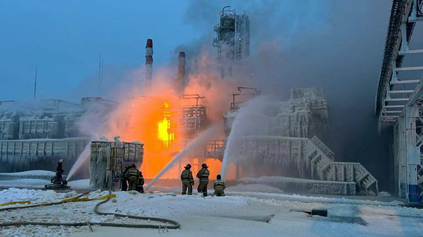 Киев удари руското пристанище Уст Луга, откъдето Русия изнася петрол и торове