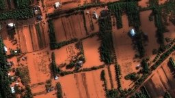 Хаваите "се давят" в червена кал след най-опустошителното наводнение от 20 г. насам (снимки)