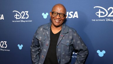 Авторът на оригиналния напев от "Цар Лъв" обвинява комик в погрешен и подвеждащ превод