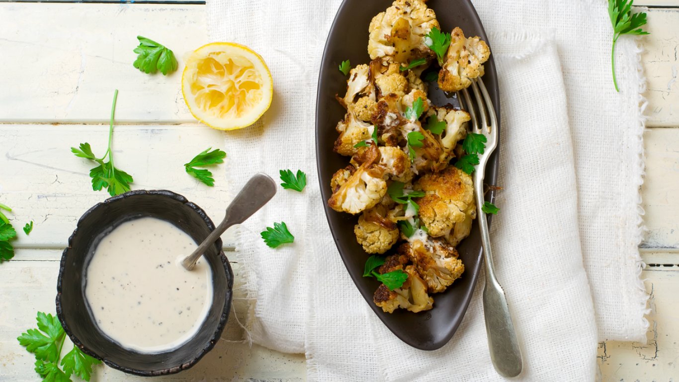 Печен карфиол с таханов сос