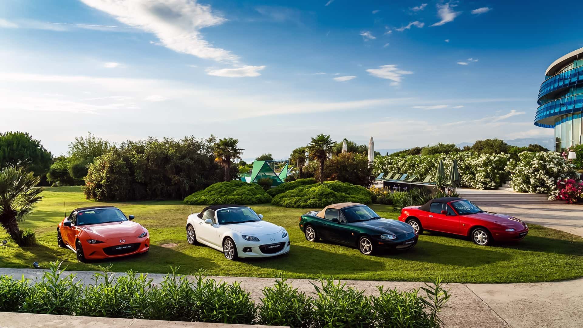 Четирите поколения Mazda MX-5 - NA, NB, NC и ND