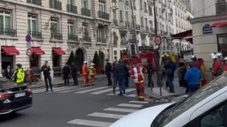Пожар в луксозен хотел в Париж до Елисейския дворец, в който отсядат световни лидери