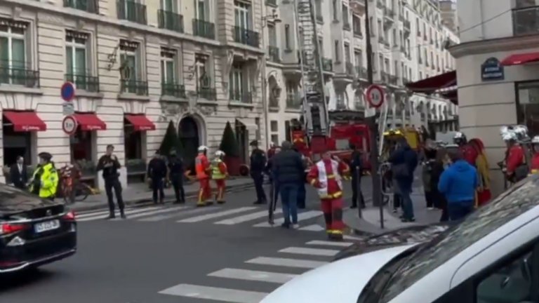 Пожар в луксозен хотел в Париж до Елисейския дворец, в който отсядат световни лидери