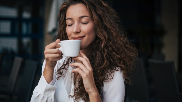 Три причини да не пиете сутрешното си кафе на празен стомах