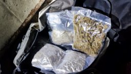 Два сака и чувал с марихуана намериха полицаи в мазе на криминално проявен в Бургас