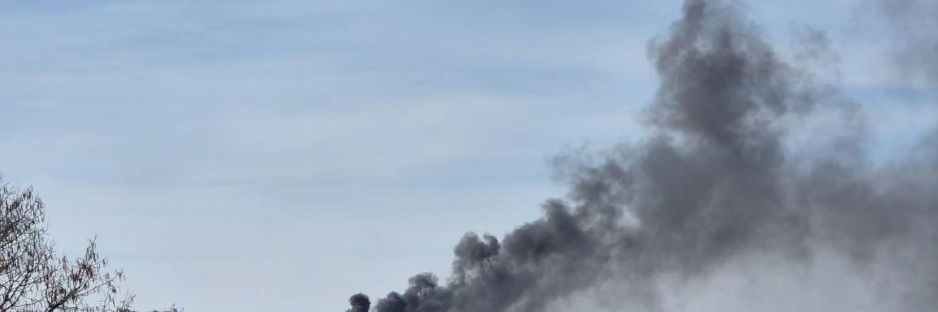 Работници подпалиха покрива на Община Разград (снимки)