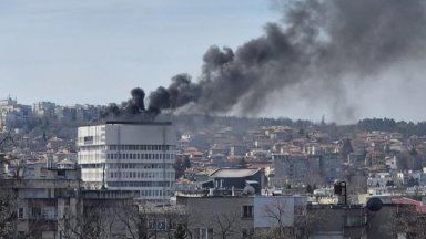 Пламна покривът на Община Разград