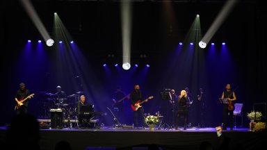 Лили Иванова стартира националното си турне, изправи на крака публиката в Благоевград (снимки/видео)