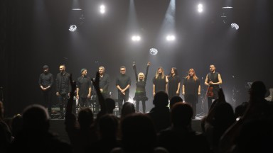 Лили Иванова стартира националното си турне, изправи на крака публиката в Благоевград (снимки/видео)