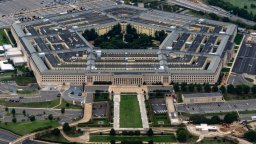Съд в САЩ: Пентагонът не може да определя Anthropic като "риск за националната сигурност"