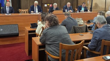 Общинският съвет в Русе отложи отчета на обществения посредник