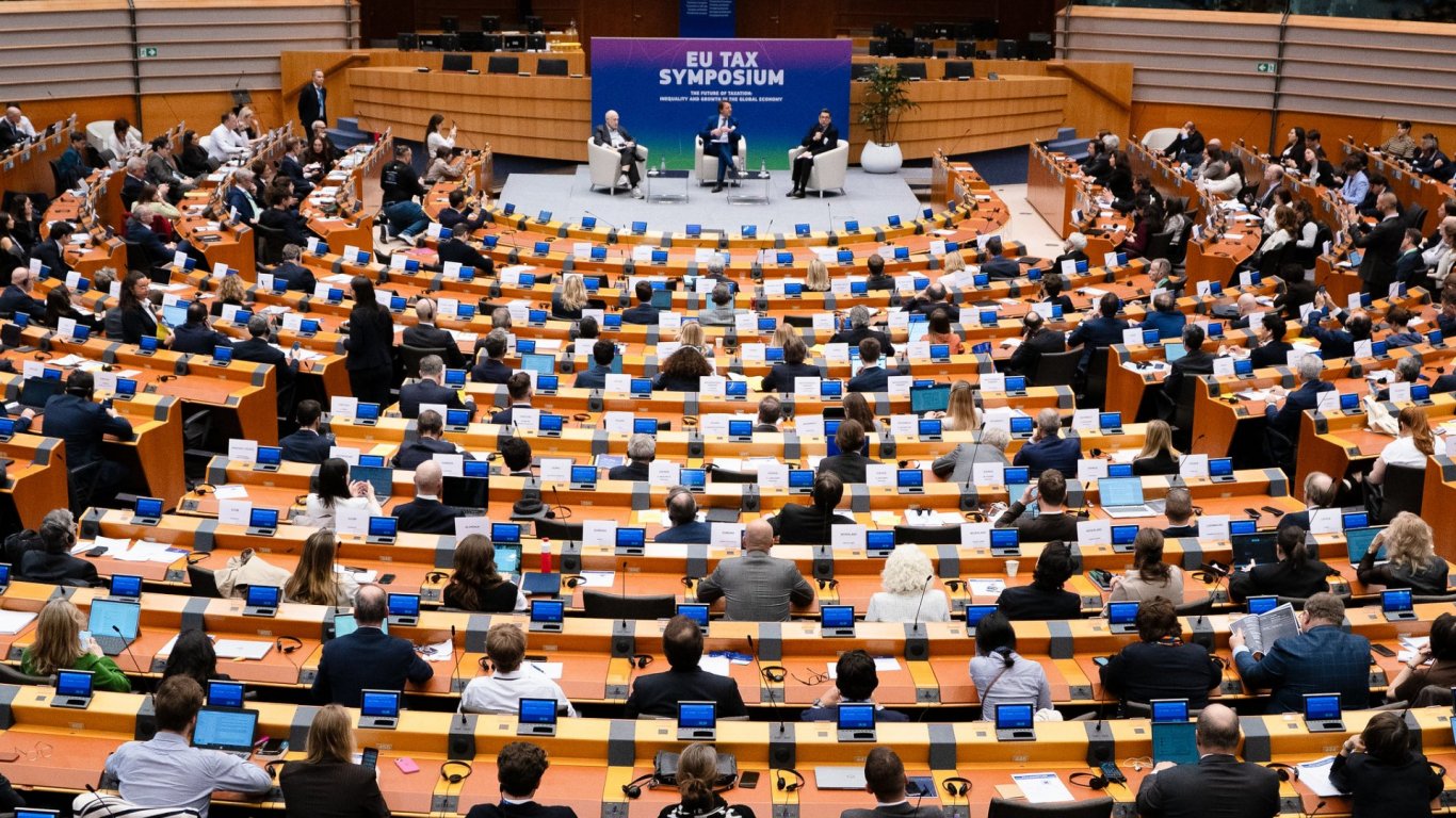 Европарламентът прие под условия търговското споразумение между ЕС и САЩ
