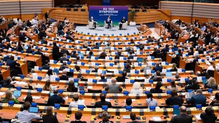 Европарламентът прие под условия търговското споразумение между ЕС и САЩ