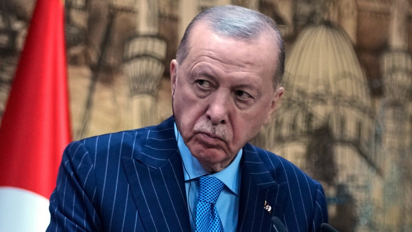 Ердоган и Рюте обсъдиха мирни усилия и срещата на върха на НАТО