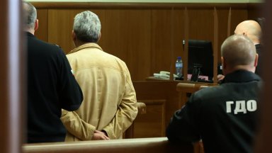 Петимата, задържани с 1,2 млн. фалшиво евро, остават в ареста