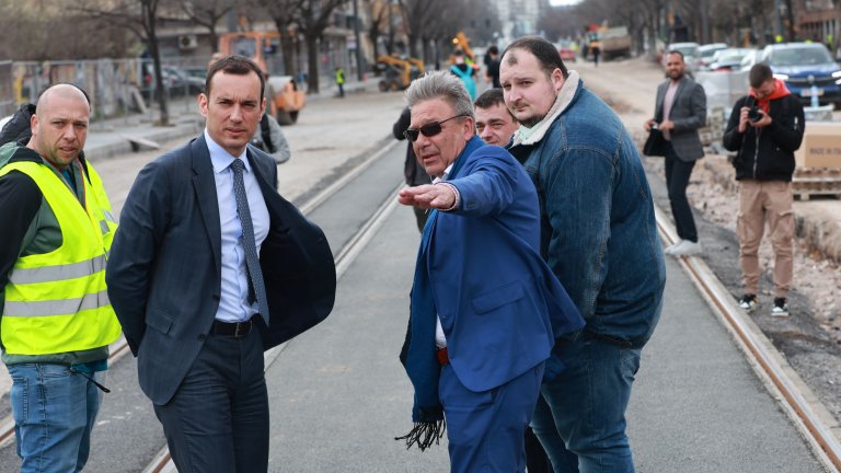 Ремонтът на бул. "Ал. Стамболийски" ще приключи до два месеца (снимки)