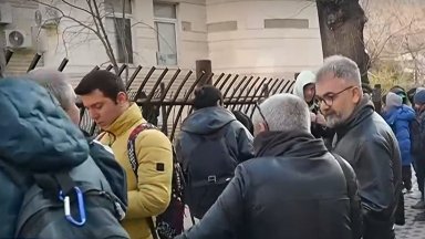 Опашки и напрежение пред служба "Миграция" в Пловдив