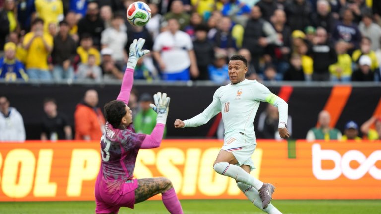 Франция удари Бразилия в контрола на футболни "короновани глави"