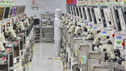 Компания за чипове №1 в Китай е доставяла технологии на иранската армия