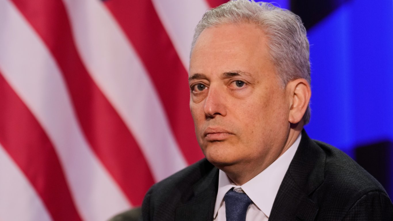 Дейвид Сакс напуска поста си на съветник по AI и крипто в Белия дом