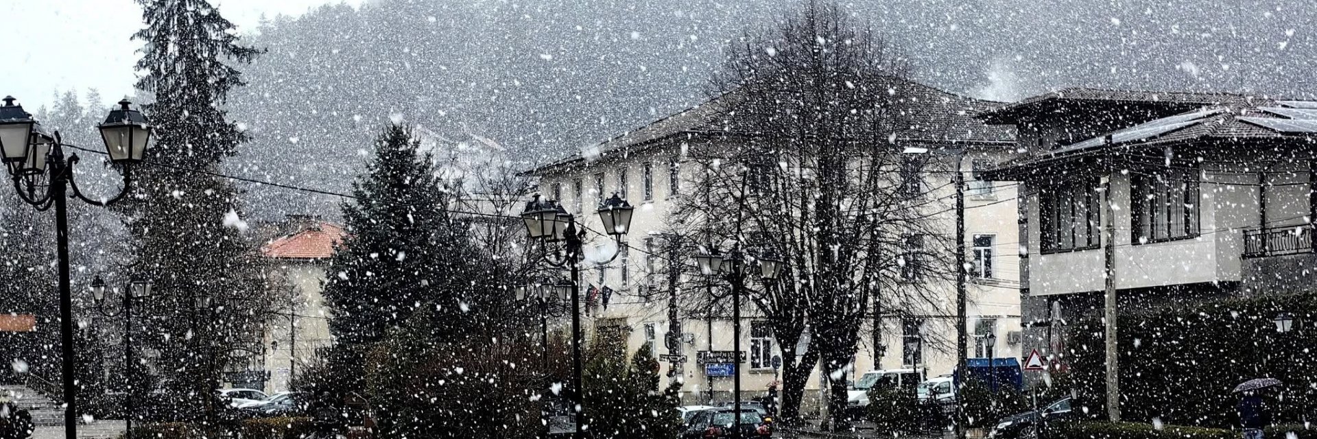 Пролетен обрат: Снежна приказка в Перник, Радомир и Кюстендил (снимки/видео)