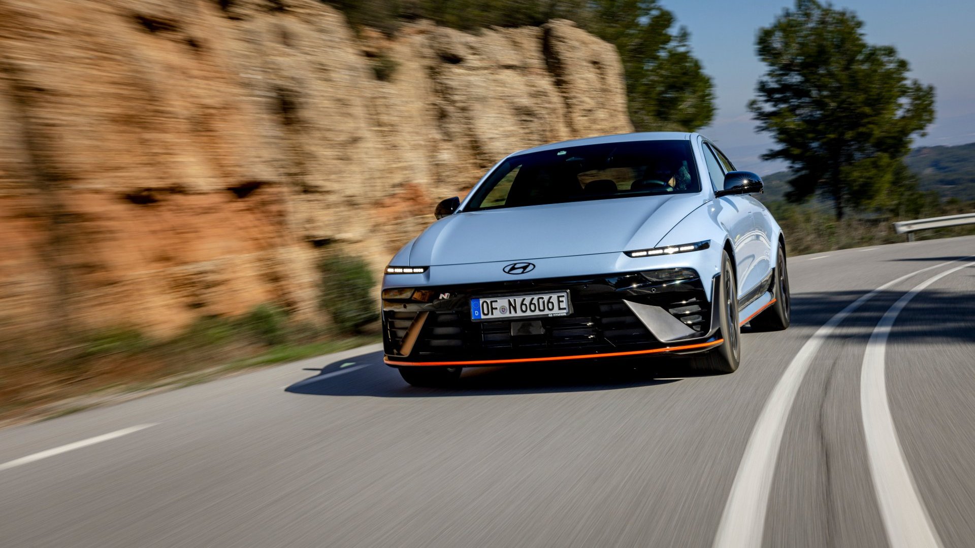 Hyundai IONIQ 6 N - най-добрата семейна кола за пистата? (галерия и видео)