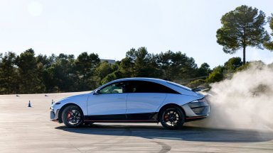 Hyundai IONIQ 6 N - семейният електромобил за пистата (галерия и видео)