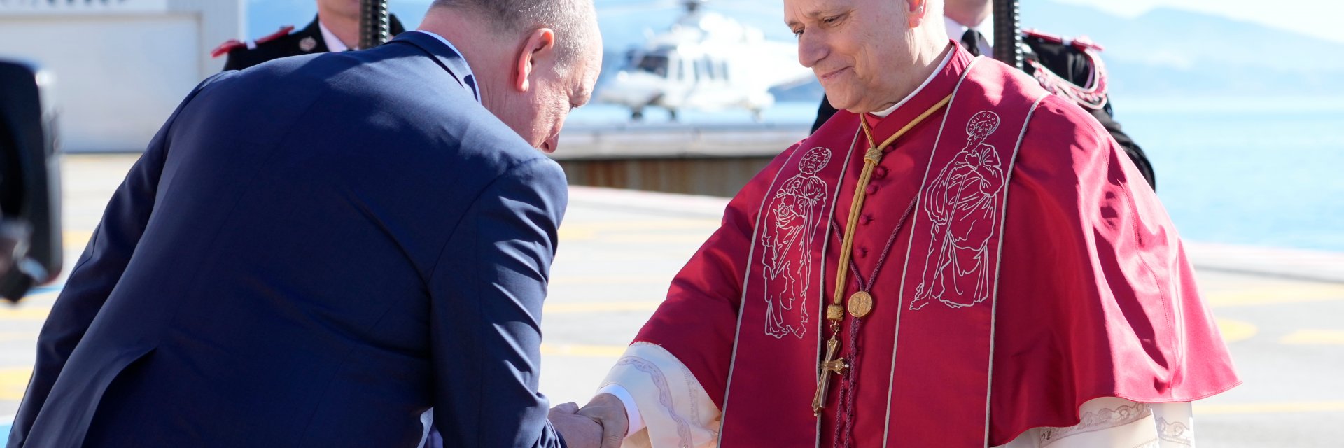Папата на историческа визита в Монако, посрещнаха го с топовен салют (снимки)