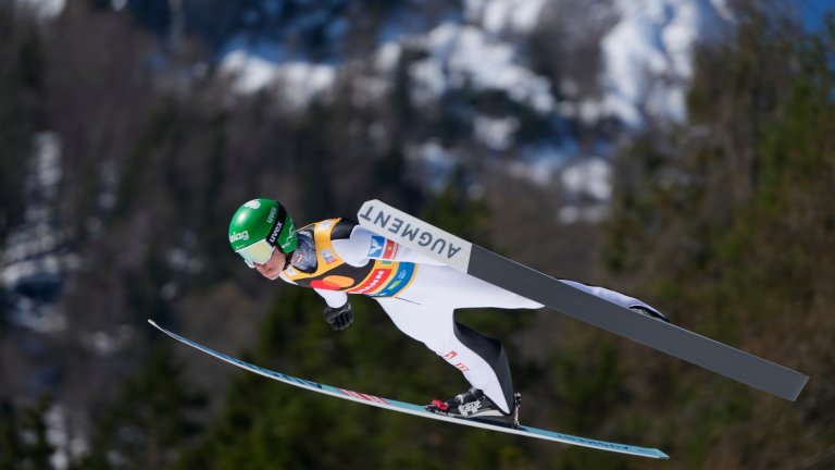Австрия триумфира в отборната надпревара в ски скоковете