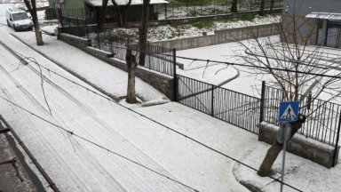 Градушка с големина на орех удари Крумовград (видео/снимки)