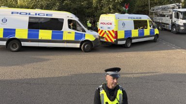 Кола се вряза в пешеходци в центъра на британския град Дарби