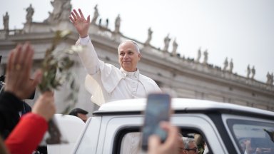 Папата с послание на Цветница: Бог не чува молитвите на лидери, които водят войни