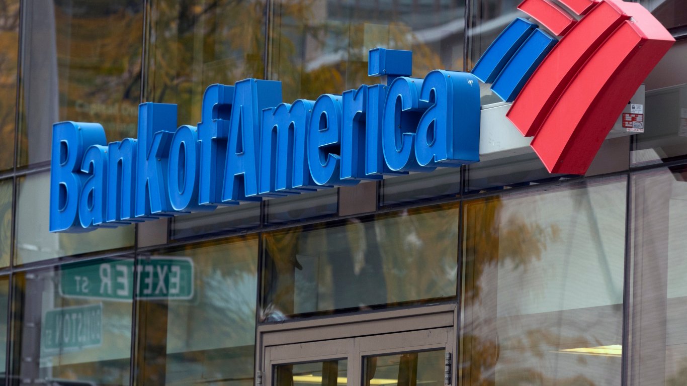 Осуетиха атентат срещу клон на банка в Париж