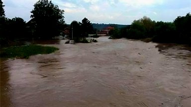 Река Черни Лом преля край Попово, властите готови да евакуират хората в района