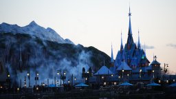 Disney откри "Светът на Замръзналото кралство“ край Париж (снимки/видео)