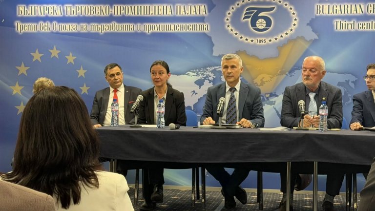 Авиационната индустрия и високите технологии се обединиха в клъстер „Вашите криле“