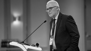 Почина главният секретар на Конституционния съд