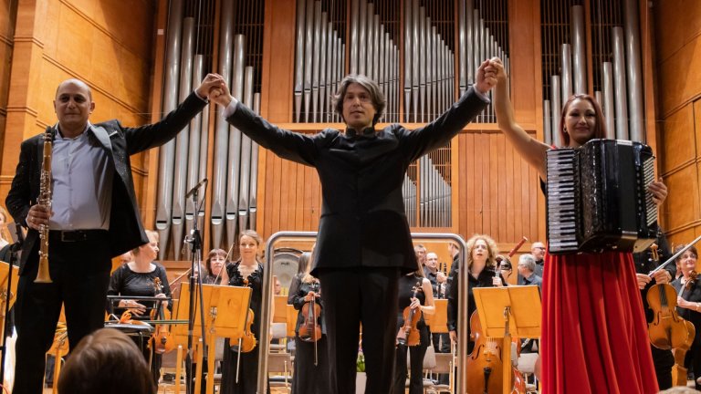 "Музикална магия" с Плевенската филхармония и маестро Йордан Камджалов открива сезон 2026