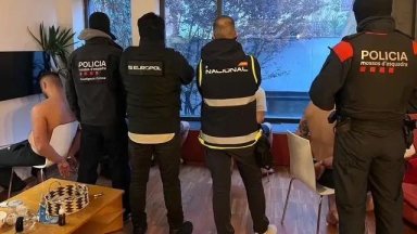 ГДБОП спипа в София лидер на международна мрежа за трафик на оръжия (снимки/видео)