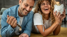 Щастливи шансове и нови доходи: 3 зодии ги очаква паричен късмет през април