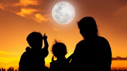 Пълнолуние във Везни на 2 април: Какво ще ни донесе Розовата луна?