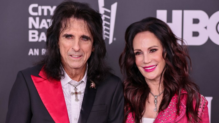 Алис Купър и съпругата му подновиха брачните си обети след 50 години брак