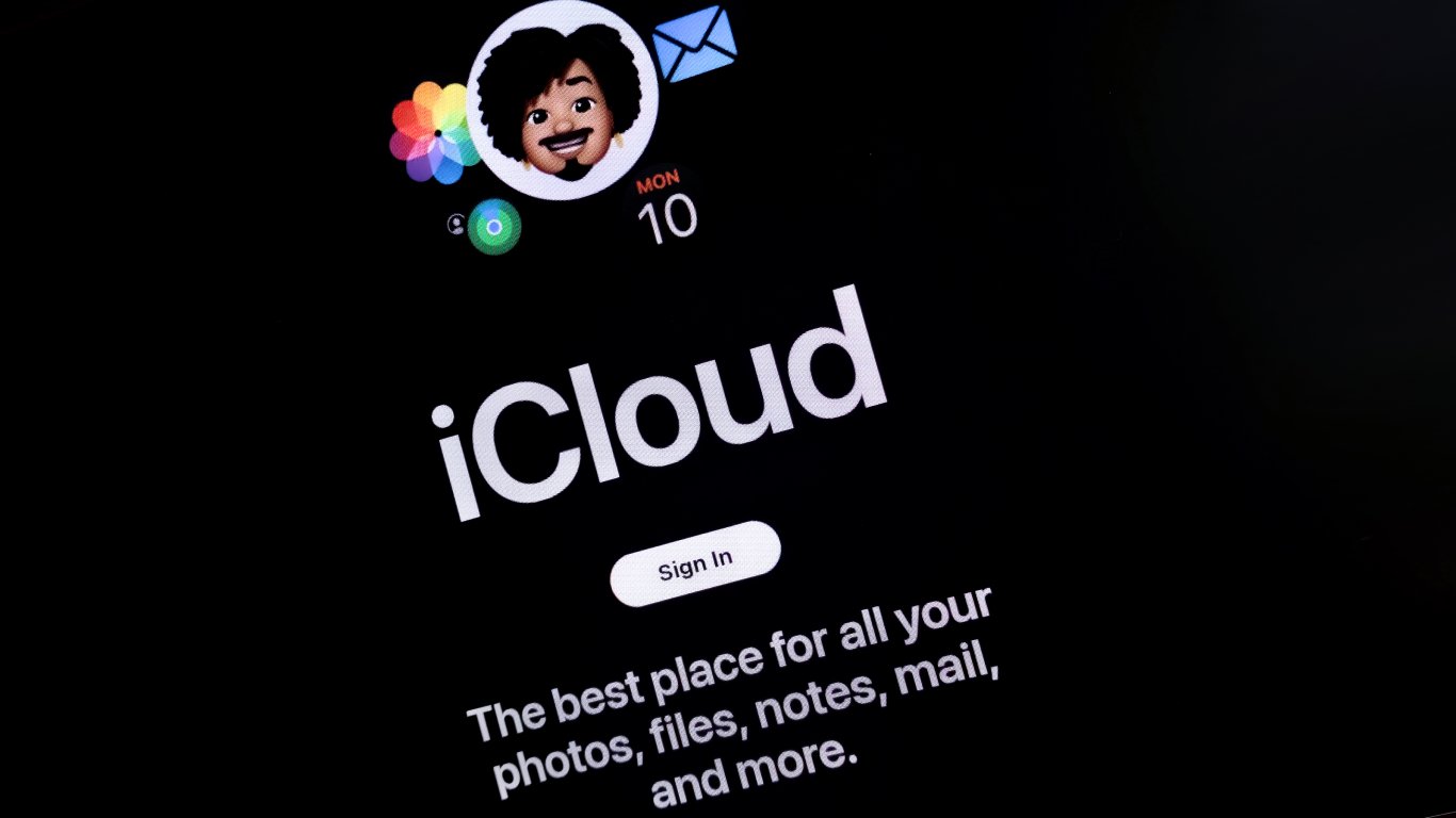 Apple разкрива самоличности зад "скрити" имейли при искане от властите