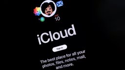 Apple разкрива самоличности зад "скрити" имейли при искане от властите