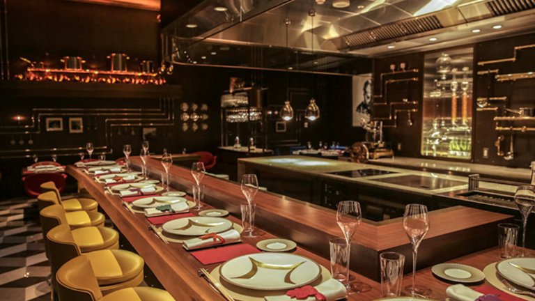 Тайно работно време и специални клиенти: Ресторантът, в който може само да мечтаете да бъдете