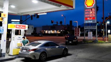 Бензинът в САЩ надхвърли $4 за галон за пръв път от 2022 г.