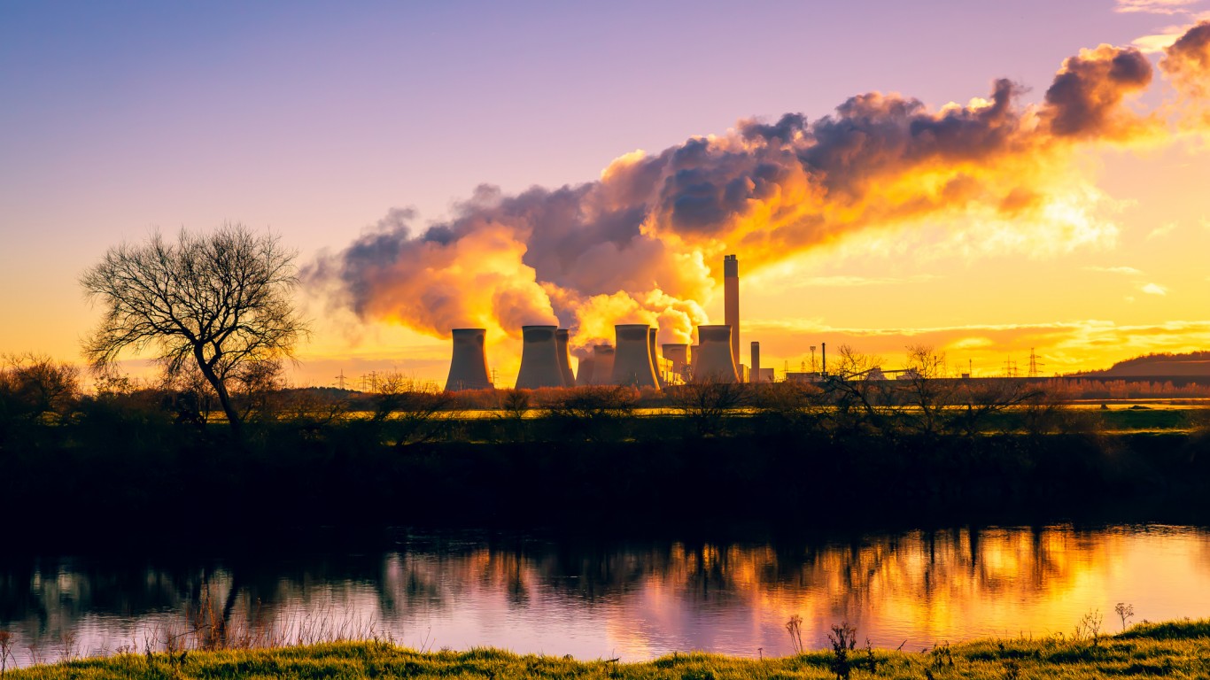 В рязък завой от досегашните екологични ангажименти Италия обяви сериозно