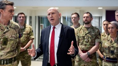 Великобритания изпраща допълнителни войски в Персийския залив